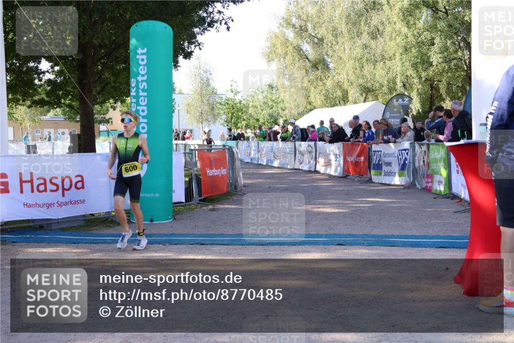 07.09.2025 - 19. Norderstedt Triathlon Zöllner http://msf.ph/oto/8770485 07.09.2025 09:46:04 Ziel 557, 600 meine-sportfotos.de