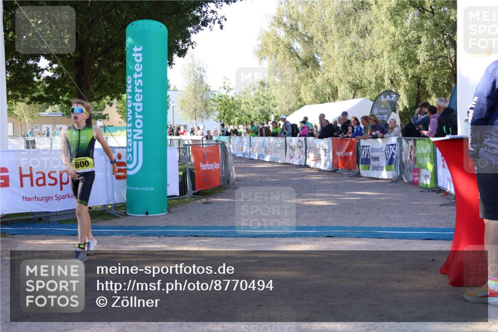 07.09.2025 - 19. Norderstedt Triathlon Zöllner http://msf.ph/oto/8770494 07.09.2025 09:46:04 Ziel 557, 600 meine-sportfotos.de