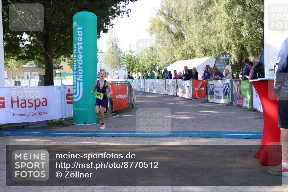 07.09.2025 - 19. Norderstedt Triathlon Zöllner http://msf.ph/oto/8770512 07.09.2025 09:46:09 Ziel 557, 600 meine-sportfotos.de