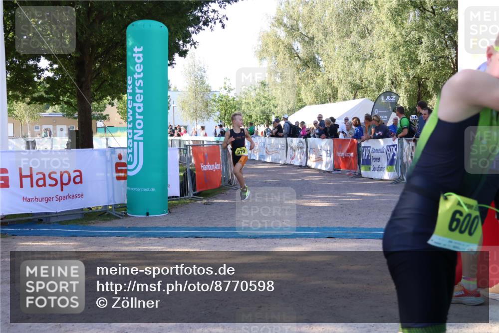 07.09.2025 - 19. Norderstedt Triathlon Zöllner http://msf.ph/oto/8770598 07.09.2025 09:46:56 Ziel 570, 633 meine-sportfotos.de