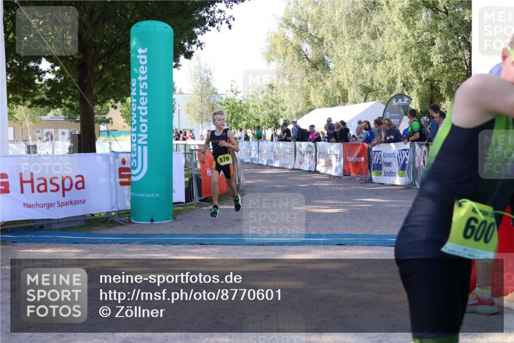 07.09.2025 - 19. Norderstedt Triathlon Zöllner http://msf.ph/oto/8770601 07.09.2025 09:46:57 Ziel 570, 633 meine-sportfotos.de