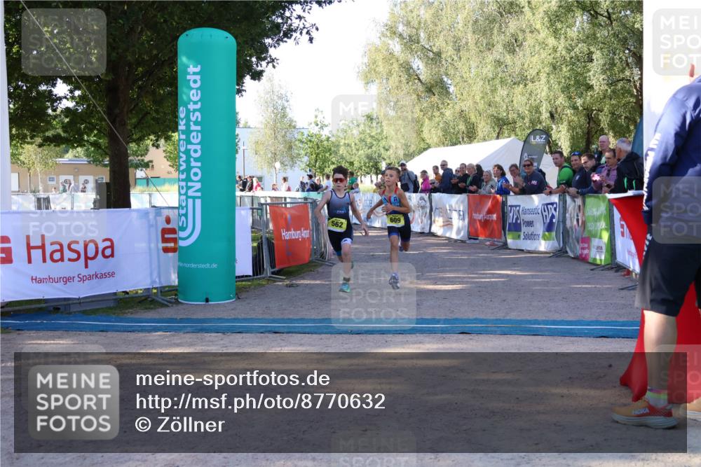 07.09.2025 - 19. Norderstedt Triathlon Zöllner http://msf.ph/oto/8770632 07.09.2025 09:47:14 Ziel 562, 609 meine-sportfotos.de
