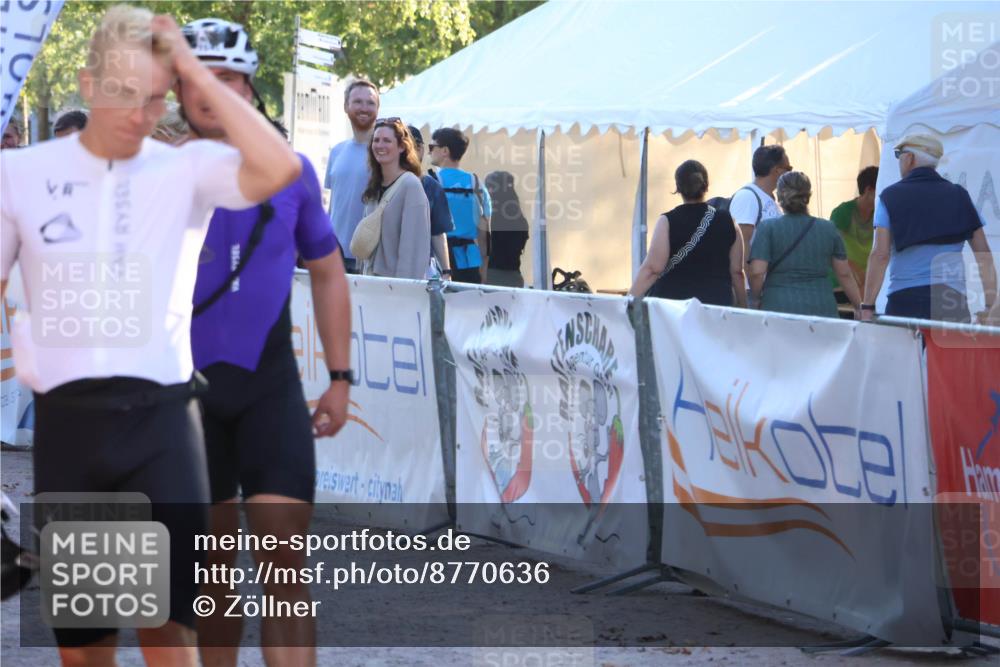 07.09.2025 - 19. Norderstedt Triathlon Zöllner http://msf.ph/oto/8770636 07.09.2025 16:43:14 Ziel 1049, 1544 meine-sportfotos.de