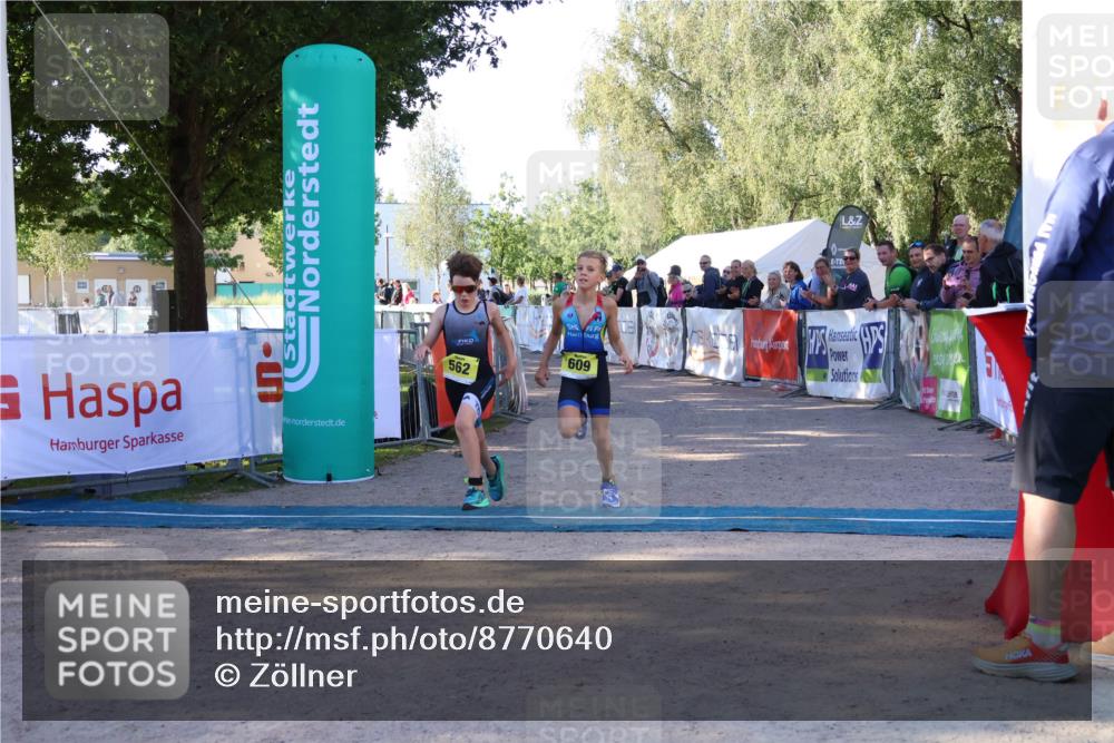 07.09.2025 - 19. Norderstedt Triathlon Zöllner http://msf.ph/oto/8770640 07.09.2025 09:47:15 Ziel 562, 609 meine-sportfotos.de