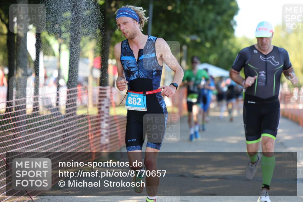 07.09.2025 - 19. Norderstedt Triathlon Michael Strokosch http://msf.ph/oto/8770657 07.09.2025 16:27:57 Laufen 406, 515, 882, 883, 1057, 1604 meine-sportfotos.de