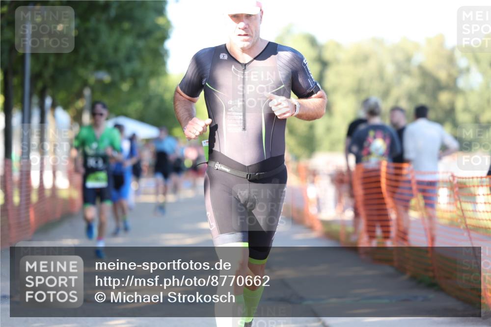 07.09.2025 - 19. Norderstedt Triathlon Michael Strokosch http://msf.ph/oto/8770662 07.09.2025 16:27:58 Laufen 406, 515, 882, 883, 1057, 1604 meine-sportfotos.de