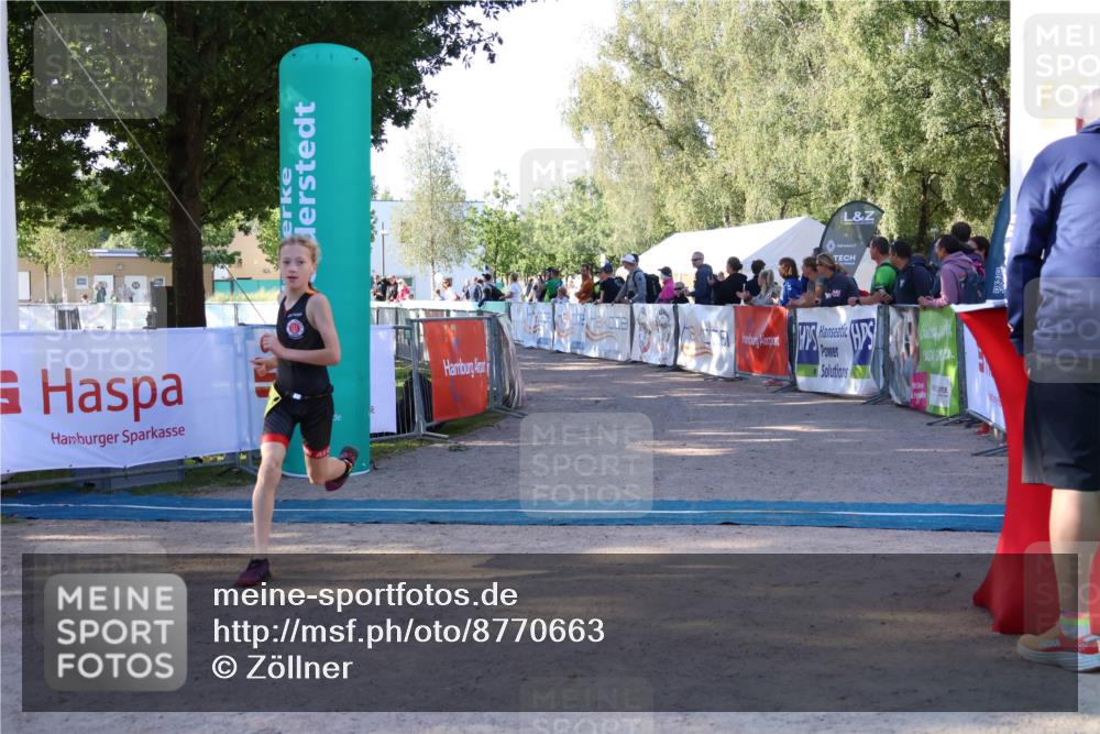 07.09.2025 - 19. Norderstedt Triathlon Zöllner http://msf.ph/oto/8770663 07.09.2025 09:47:36 Ziel 586 meine-sportfotos.de