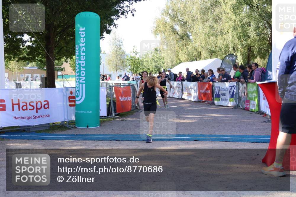 07.09.2025 - 19. Norderstedt Triathlon Zöllner http://msf.ph/oto/8770686 07.09.2025 09:47:49 Ziel 563, 601, 613 meine-sportfotos.de