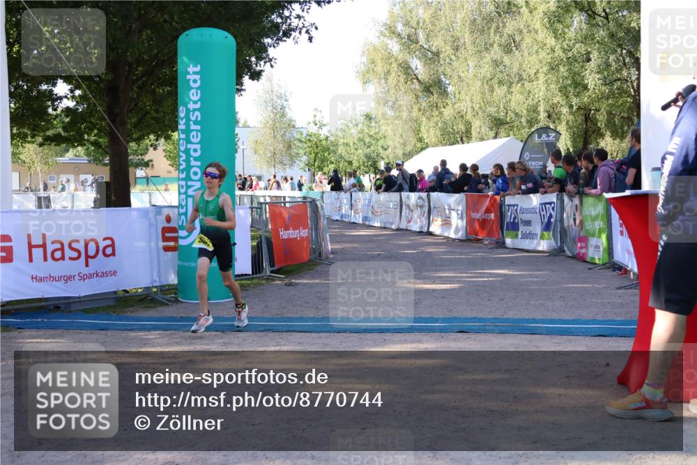 07.09.2025 - 19. Norderstedt Triathlon Zöllner http://msf.ph/oto/8770744 07.09.2025 09:48:03 Ziel 587, 591 meine-sportfotos.de