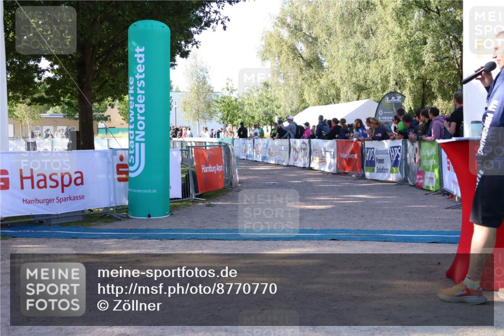 07.09.2025 - 19. Norderstedt Triathlon Zöllner http://msf.ph/oto/8770770 07.09.2025 09:48:05 Ziel 587, 591 meine-sportfotos.de