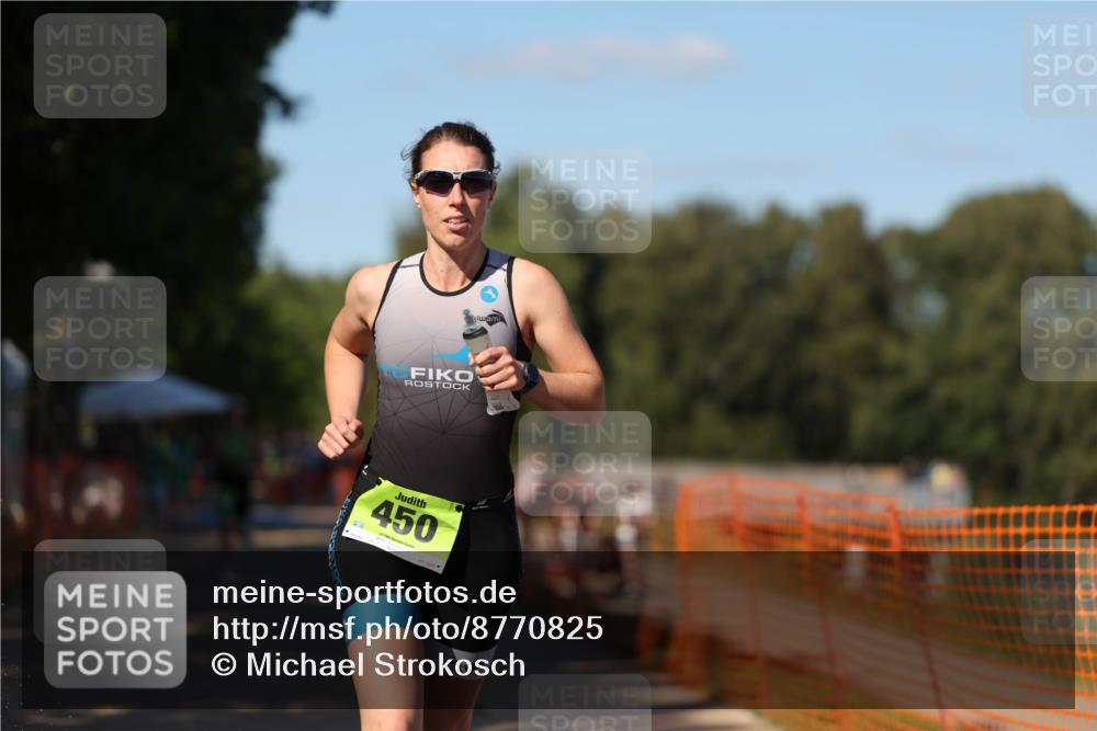 07.09.2025 - 19. Norderstedt Triathlon Michael Strokosch http://msf.ph/oto/8770825 07.09.2025 15:31:47 Laufen 450, 476 meine-sportfotos.de
