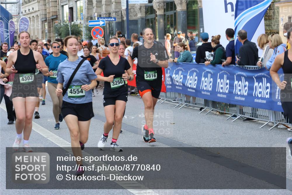 07.09.2025 - BARMER Alsterlauf Strokosch-Dieckow http://msf.ph/oto/8770840 07.09.2025 10:10:16 Ziel 2091, 2116, 2311, 2312, 2422, 2558, 3088, 3472, 3481, 3606, 3687, 3700, 4137, 4261, 4313, 4321, 4373, 4615, 4748, 4796, 4912, 4913, 5009, 5010, 5049, 5072, 5073, 5581, 5703, 5814, 5988, 6038, 6054, 6177, 8078, 8079, 8471 meine-sportfotos.de