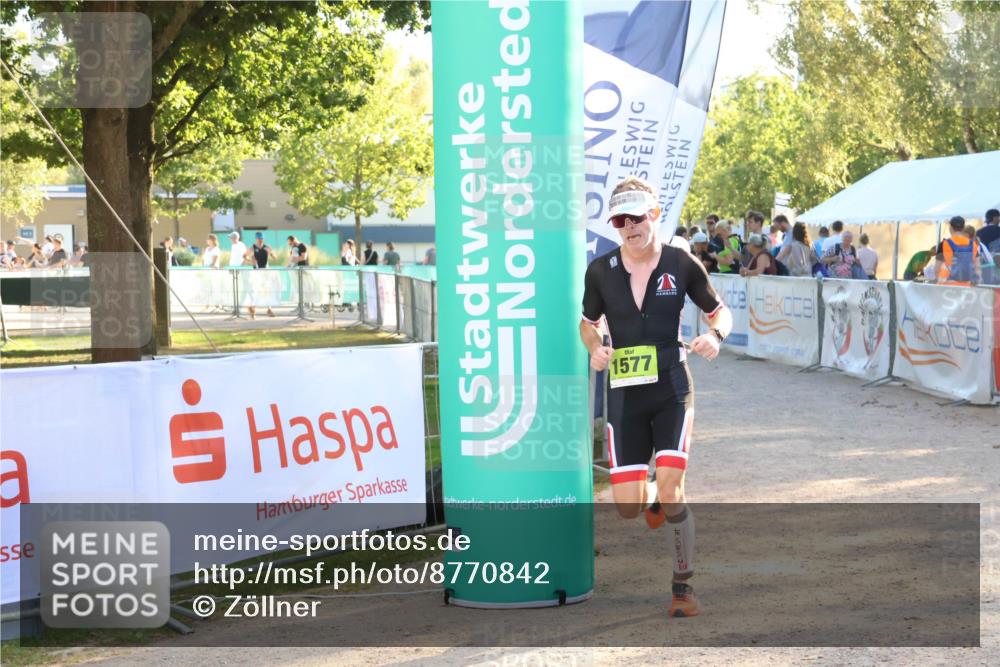 07.09.2025 - 19. Norderstedt Triathlon Zöllner http://msf.ph/oto/8770842 07.09.2025 16:43:38 Ziel 1549, 1577, 1630 meine-sportfotos.de