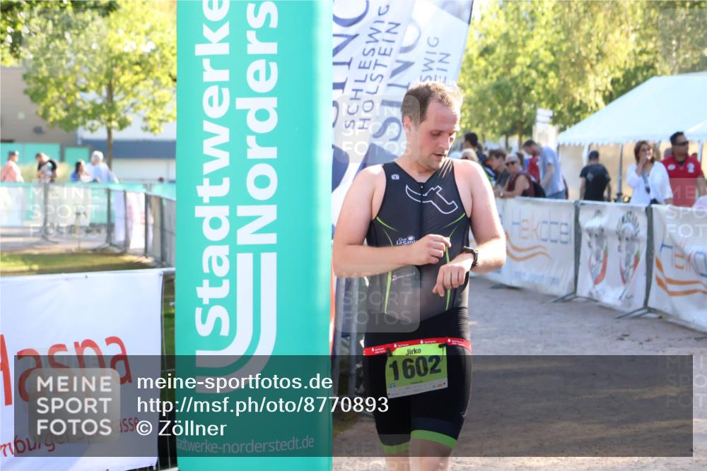 07.09.2025 - 19. Norderstedt Triathlon Zöllner http://msf.ph/oto/8770893 07.09.2025 16:43:55 Ziel 1555, 1602 meine-sportfotos.de