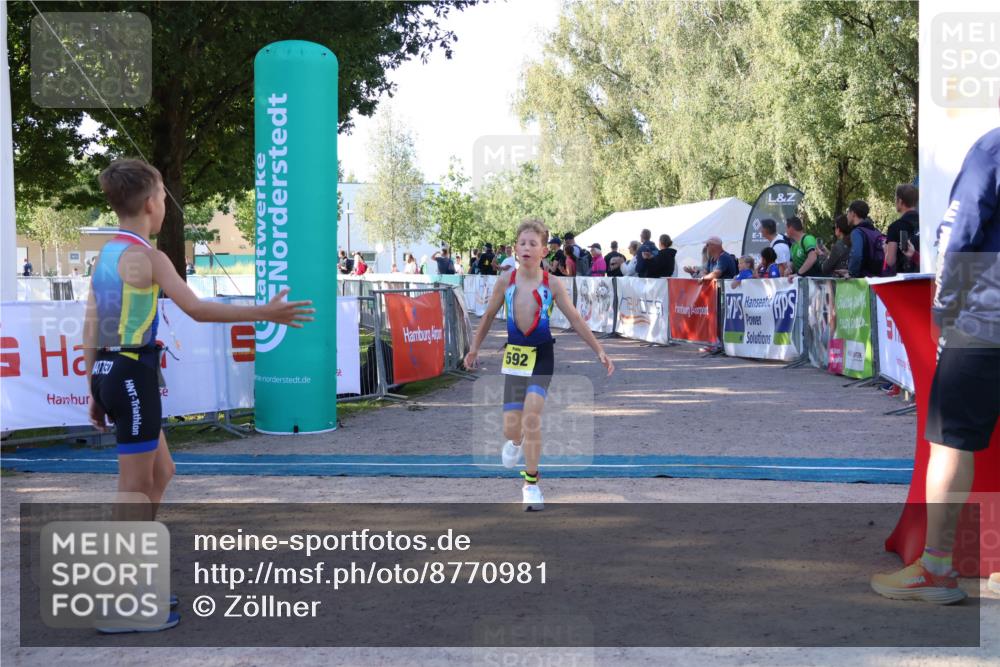 07.09.2025 - 19. Norderstedt Triathlon Zöllner http://msf.ph/oto/8770981 07.09.2025 09:48:57 Ziel 592, 629 meine-sportfotos.de