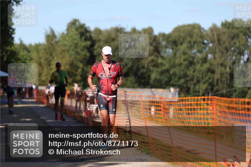 07.09.2025 - 19. Norderstedt Triathlon Michael Strokosch http://msf.ph/oto/8771173 07.09.2025 15:32:45 Laufen 444, 960, 1019 meine-sportfotos.de