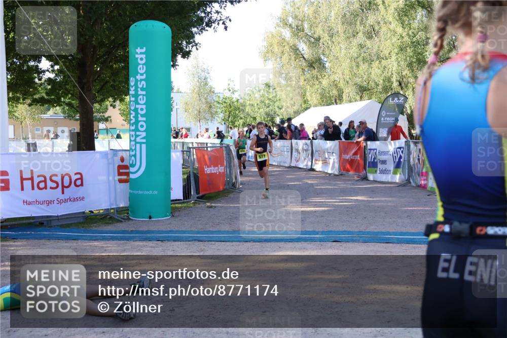 07.09.2025 - 19. Norderstedt Triathlon Zöllner http://msf.ph/oto/8771174 07.09.2025 09:49:51 Ziel 577, 618 meine-sportfotos.de