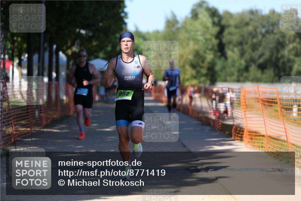 07.09.2025 - 19. Norderstedt Triathlon Michael Strokosch http://msf.ph/oto/8771419 07.09.2025 15:33:31 Laufen 908, 1416, 1456 meine-sportfotos.de