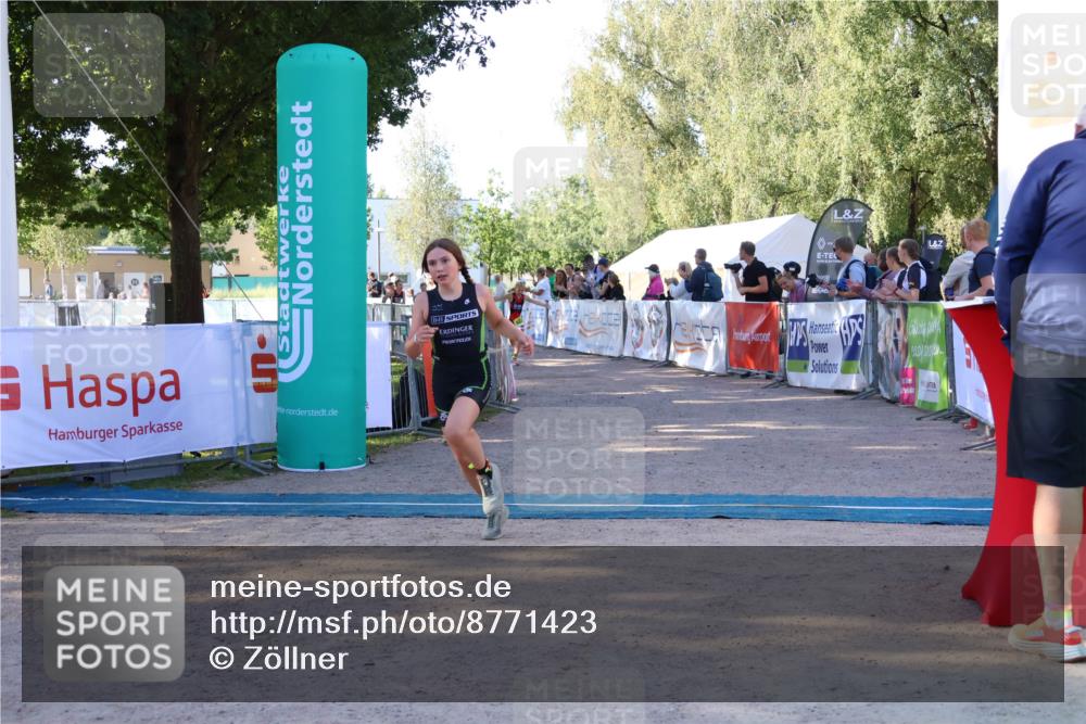 07.09.2025 - 19. Norderstedt Triathlon Zöllner http://msf.ph/oto/8771423 07.09.2025 09:51:12 Ziel 575, 599, 608, 622 meine-sportfotos.de