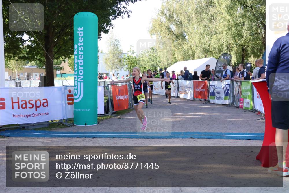 07.09.2025 - 19. Norderstedt Triathlon Zöllner http://msf.ph/oto/8771445 07.09.2025 09:51:16 Ziel 575, 599, 608, 615, 622 meine-sportfotos.de