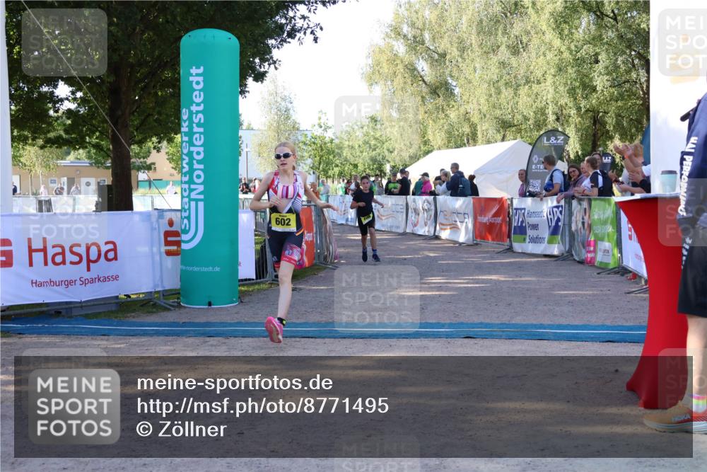 07.09.2025 - 19. Norderstedt Triathlon Zöllner http://msf.ph/oto/8771495 07.09.2025 09:51:26 Ziel 602, 606, 616, 621 meine-sportfotos.de