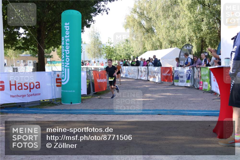 07.09.2025 - 19. Norderstedt Triathlon Zöllner http://msf.ph/oto/8771506 07.09.2025 09:51:27 Ziel 602, 606, 616, 621 meine-sportfotos.de
