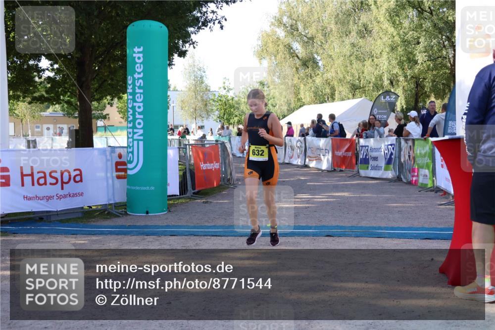 07.09.2025 - 19. Norderstedt Triathlon Zöllner http://msf.ph/oto/8771544 07.09.2025 09:52:23 Ziel 631, 632 meine-sportfotos.de