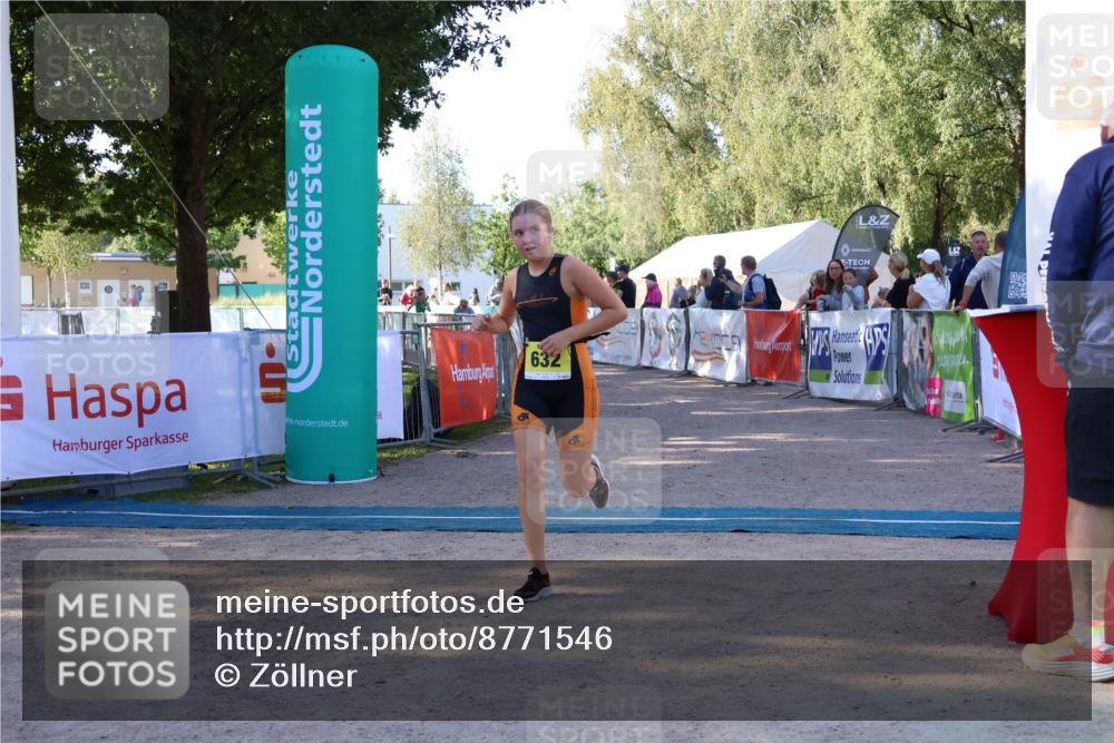 07.09.2025 - 19. Norderstedt Triathlon Zöllner http://msf.ph/oto/8771546 07.09.2025 09:52:23 Ziel 631, 632 meine-sportfotos.de