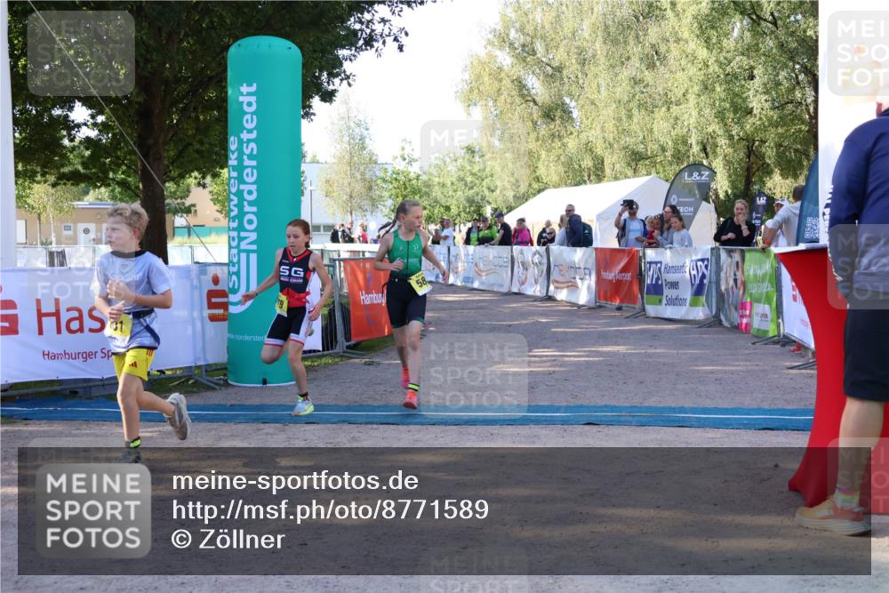 07.09.2025 - 19. Norderstedt Triathlon Zöllner http://msf.ph/oto/8771589 07.09.2025 09:52:29 Ziel 579, 580, 631 meine-sportfotos.de
