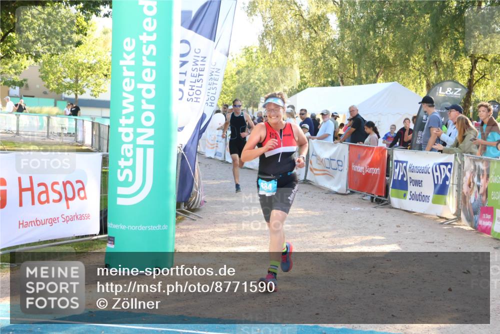 07.09.2025 - 19. Norderstedt Triathlon Zöllner http://msf.ph/oto/8771590 07.09.2025 16:46:21 Ziel 884, 1601 meine-sportfotos.de