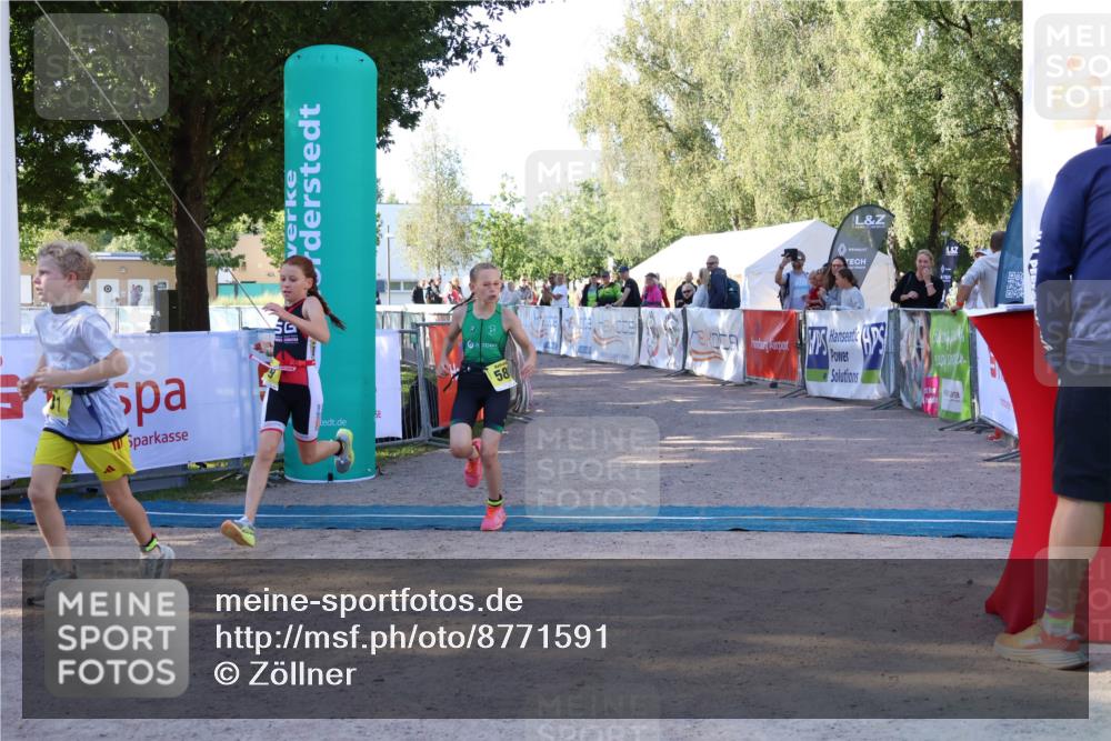 07.09.2025 - 19. Norderstedt Triathlon Zöllner http://msf.ph/oto/8771591 07.09.2025 09:52:30 Ziel 579, 580, 631 meine-sportfotos.de