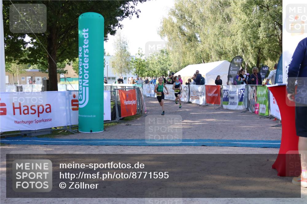 07.09.2025 - 19. Norderstedt Triathlon Zöllner http://msf.ph/oto/8771595 07.09.2025 09:53:01 Ziel 560, 581 meine-sportfotos.de
