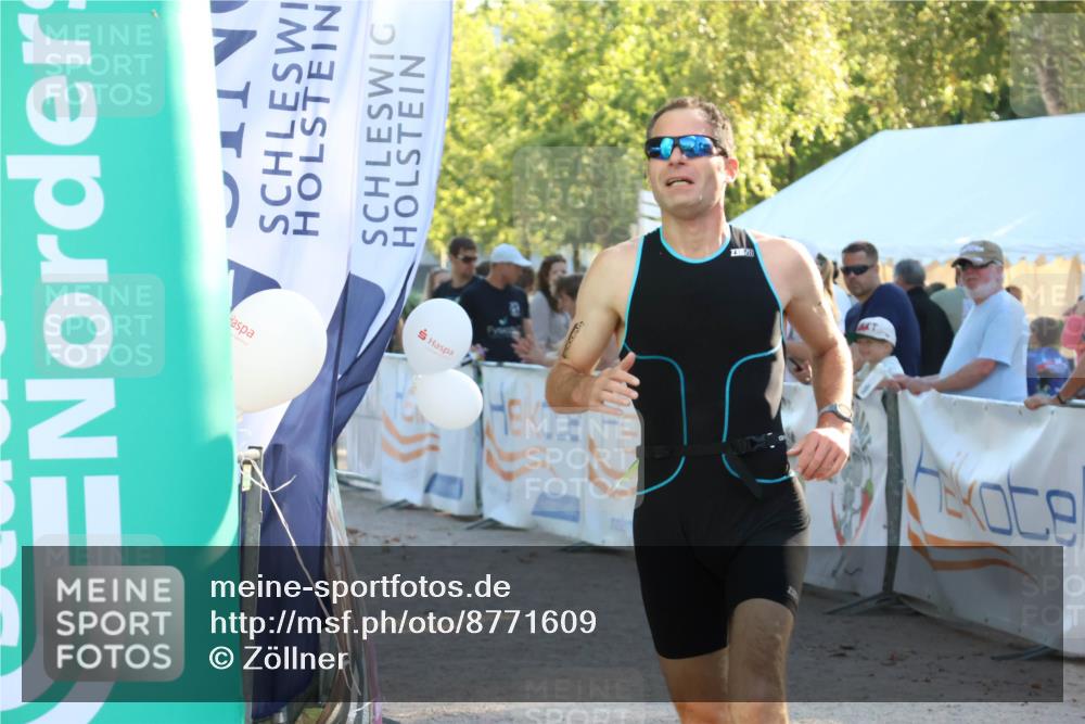 07.09.2025 - 19. Norderstedt Triathlon Zöllner http://msf.ph/oto/8771609 07.09.2025 16:46:23 Ziel 884, 1601 meine-sportfotos.de
