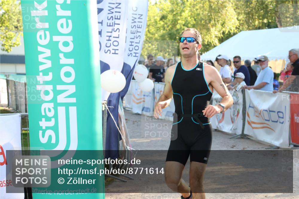 07.09.2025 - 19. Norderstedt Triathlon Zöllner http://msf.ph/oto/8771614 07.09.2025 16:46:24 Ziel 884, 1601 meine-sportfotos.de