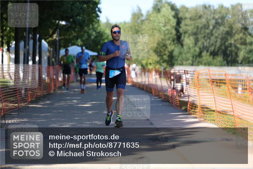 07.09.2025 - 19. Norderstedt Triathlon Michael Strokosch http://msf.ph/oto/8771635 07.09.2025 15:34:03 Laufen 382, 1408, 1506 meine-sportfotos.de