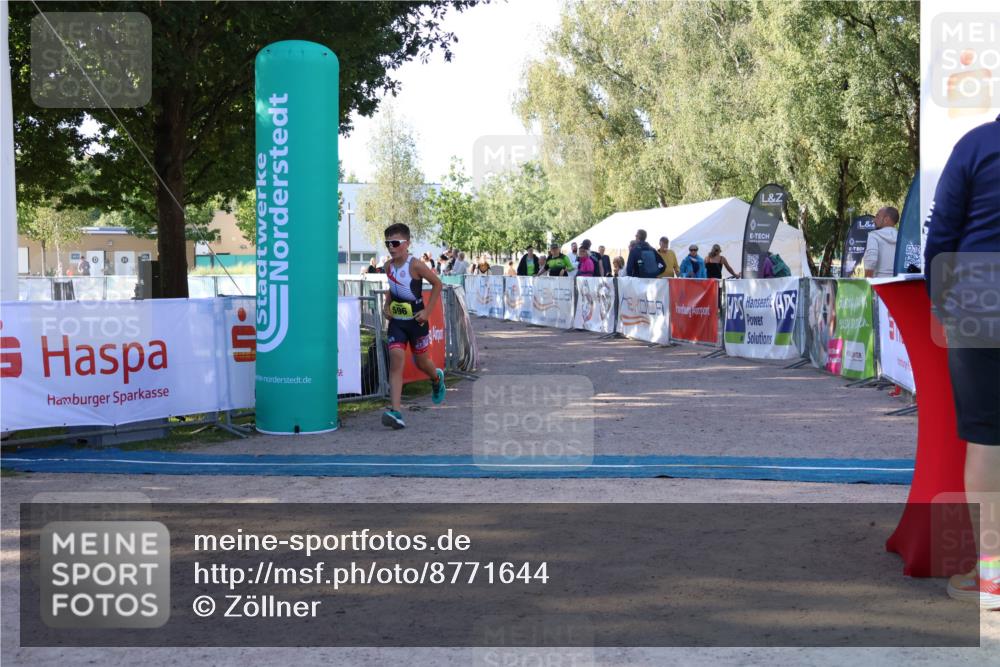 07.09.2025 - 19. Norderstedt Triathlon Zöllner http://msf.ph/oto/8771644 07.09.2025 09:53:33 Ziel 558, 596 meine-sportfotos.de