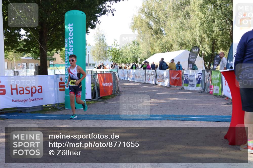 07.09.2025 - 19. Norderstedt Triathlon Zöllner http://msf.ph/oto/8771655 07.09.2025 09:53:33 Ziel 558, 596 meine-sportfotos.de