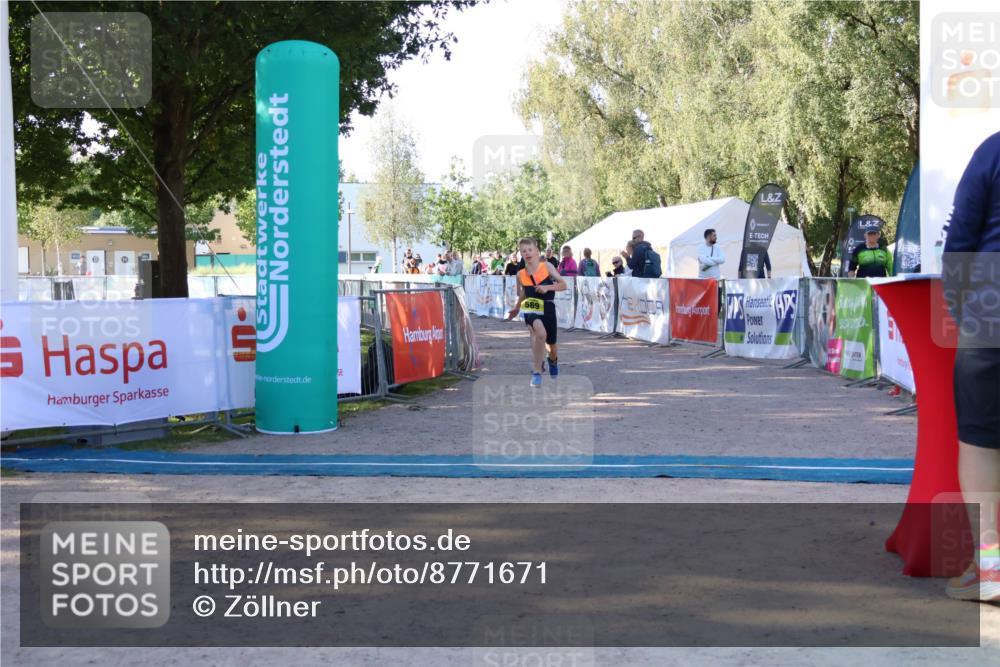 07.09.2025 - 19. Norderstedt Triathlon Zöllner http://msf.ph/oto/8771671 07.09.2025 09:53:45 Ziel 589, 610 meine-sportfotos.de