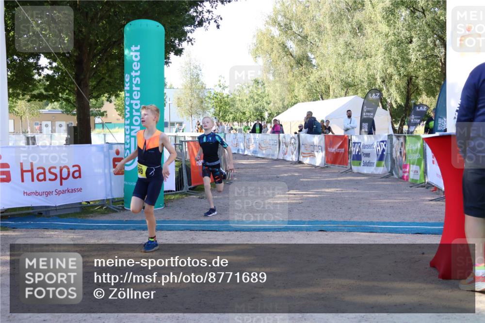 07.09.2025 - 19. Norderstedt Triathlon Zöllner http://msf.ph/oto/8771689 07.09.2025 09:53:46 Ziel 589, 610 meine-sportfotos.de