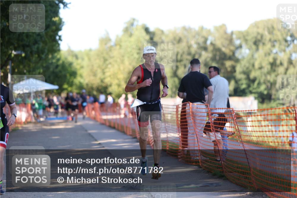 07.09.2025 - 19. Norderstedt Triathlon Michael Strokosch http://msf.ph/oto/8771782 07.09.2025 16:31:39 Laufen 415, 1097 meine-sportfotos.de