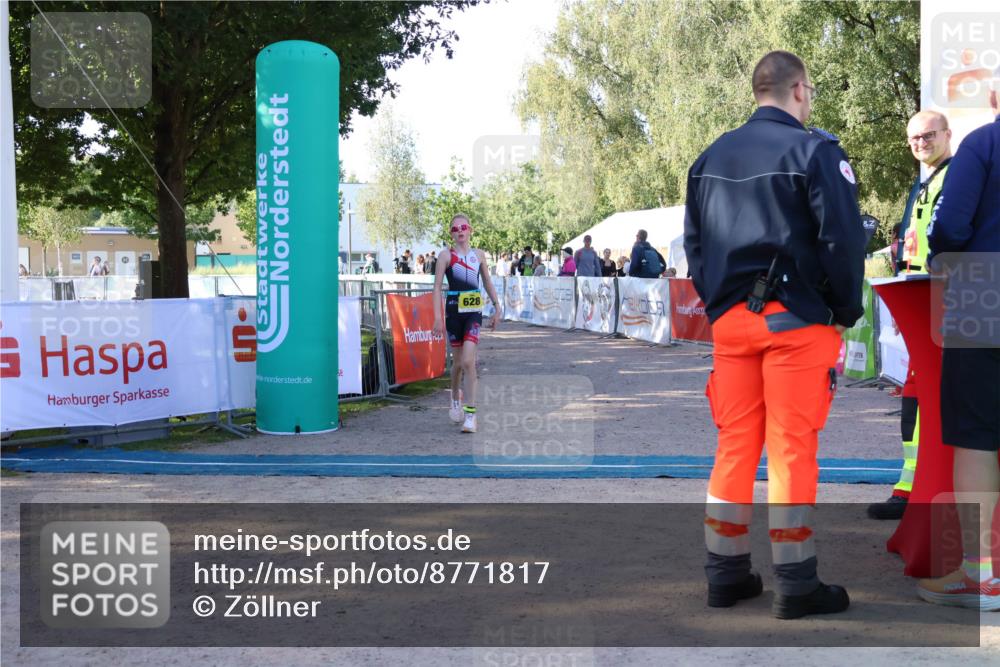 07.09.2025 - 19. Norderstedt Triathlon Zöllner http://msf.ph/oto/8771817 07.09.2025 09:55:05 Ziel 571, 628 meine-sportfotos.de
