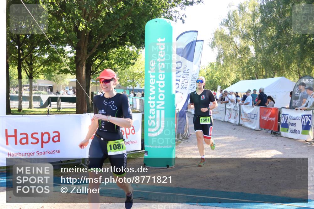 07.09.2025 - 19. Norderstedt Triathlon Zöllner http://msf.ph/oto/8771821 07.09.2025 16:47:09 Ziel 1087, 1581, 1616 meine-sportfotos.de
