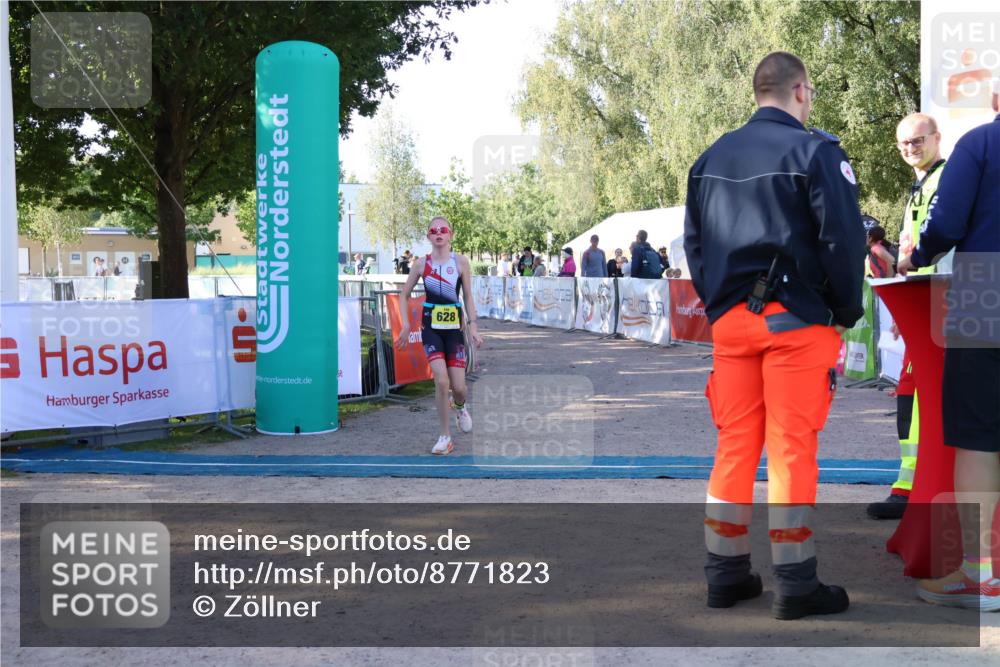 07.09.2025 - 19. Norderstedt Triathlon Zöllner http://msf.ph/oto/8771823 07.09.2025 09:55:05 Ziel 571, 628 meine-sportfotos.de
