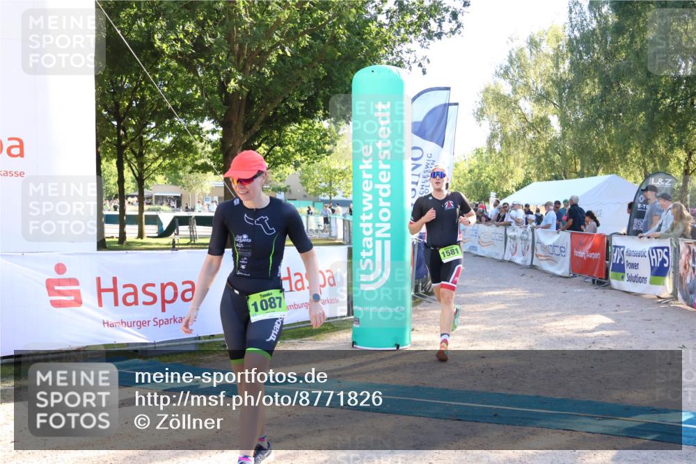 07.09.2025 - 19. Norderstedt Triathlon Zöllner http://msf.ph/oto/8771826 07.09.2025 16:47:09 Ziel 1087, 1581, 1616 meine-sportfotos.de