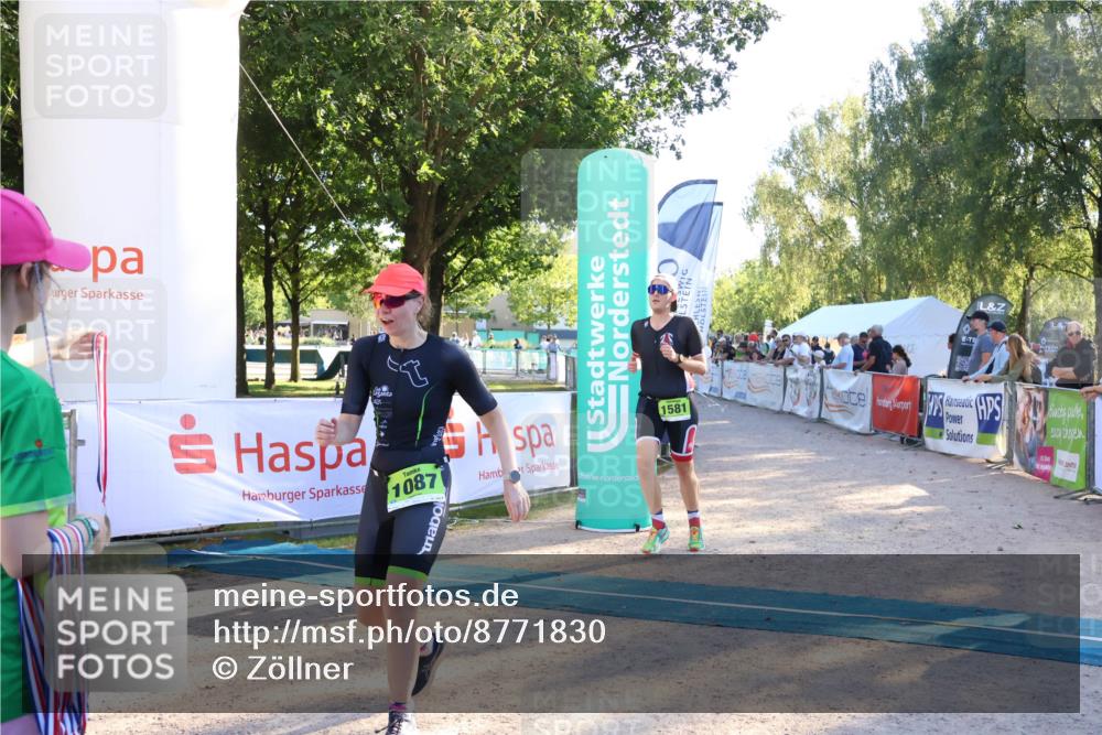 07.09.2025 - 19. Norderstedt Triathlon Zöllner http://msf.ph/oto/8771830 07.09.2025 16:47:09 Ziel 1087, 1581, 1616 meine-sportfotos.de