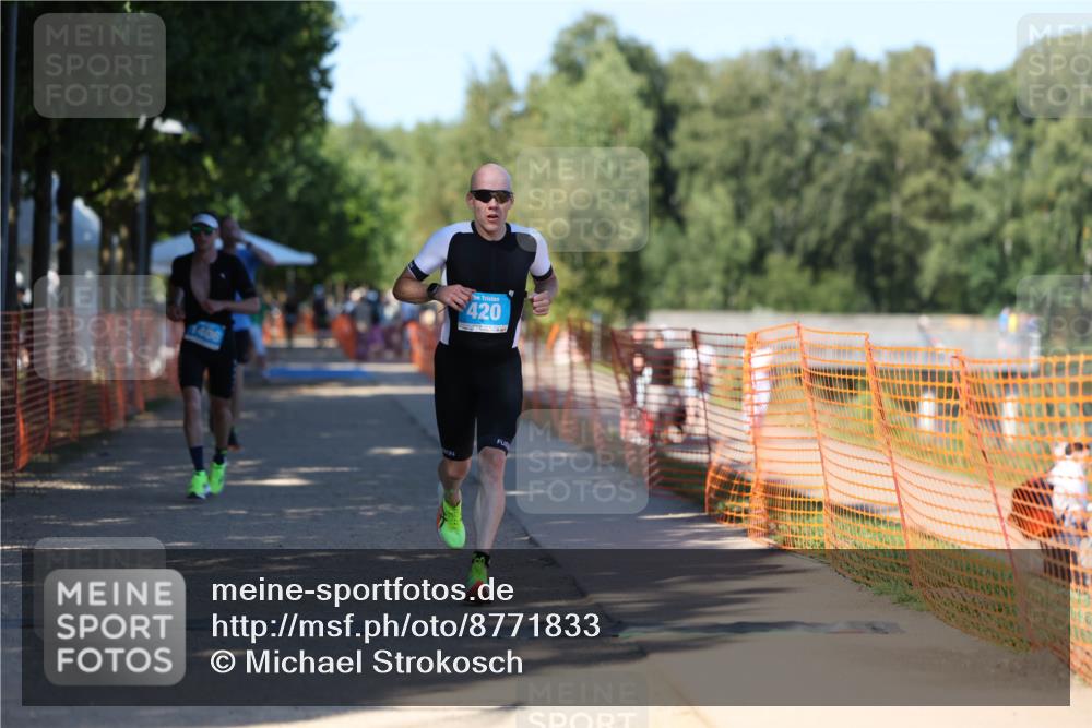 07.09.2025 - 19. Norderstedt Triathlon Michael Strokosch http://msf.ph/oto/8771833 07.09.2025 15:34:42 Laufen 420, 427 meine-sportfotos.de