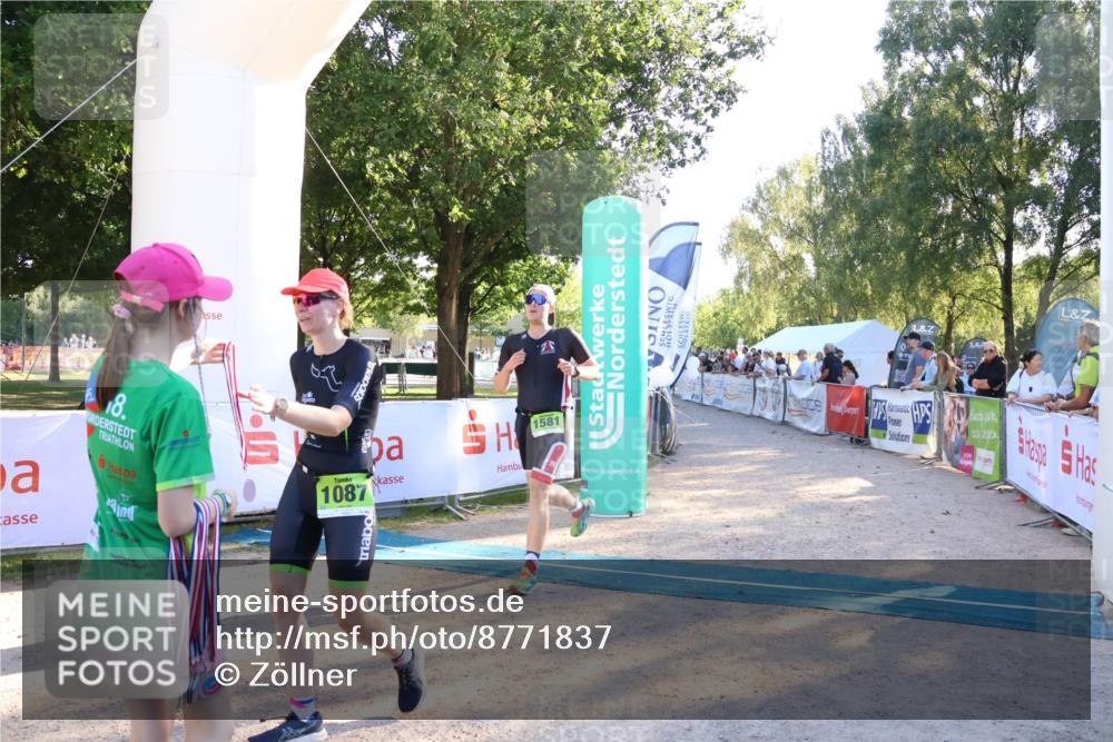 07.09.2025 - 19. Norderstedt Triathlon Zöllner http://msf.ph/oto/8771837 07.09.2025 16:47:10 Ziel 1087, 1581, 1611, 1616 meine-sportfotos.de