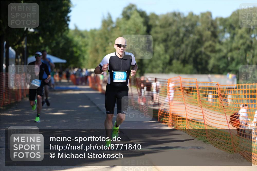 07.09.2025 - 19. Norderstedt Triathlon Michael Strokosch http://msf.ph/oto/8771840 07.09.2025 15:34:42 Laufen 420, 427 meine-sportfotos.de