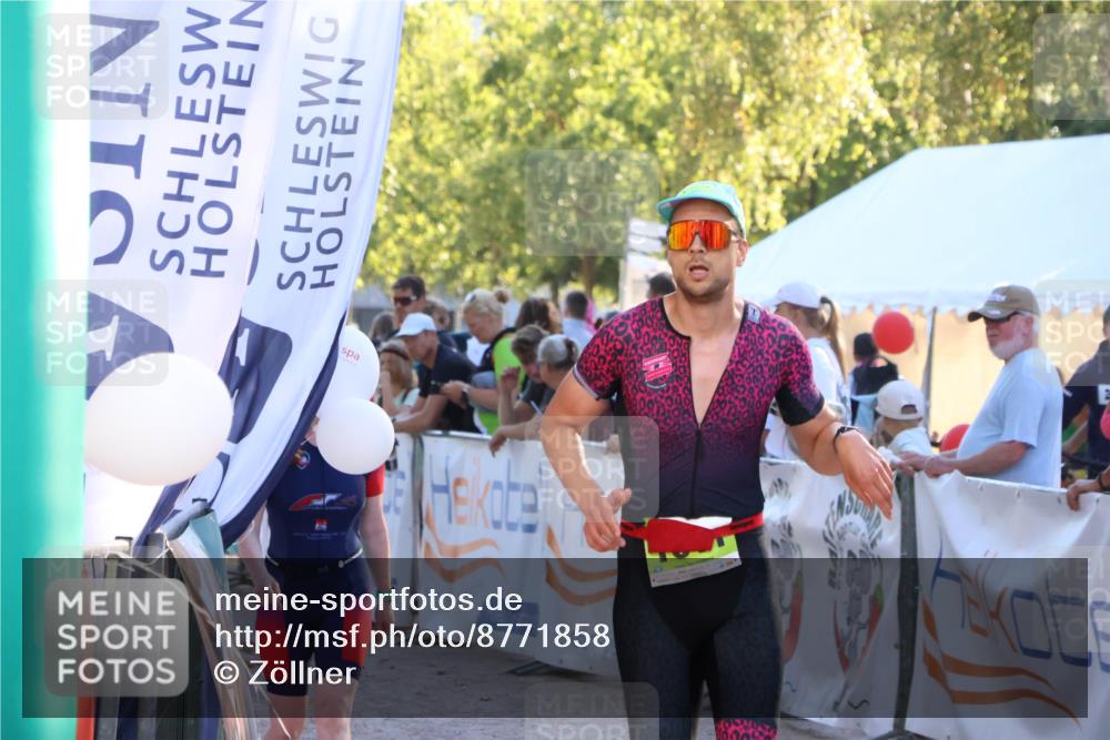 07.09.2025 - 19. Norderstedt Triathlon Zöllner http://msf.ph/oto/8771858 07.09.2025 16:47:13 Ziel 1069, 1087, 1581, 1611, 1616 meine-sportfotos.de
