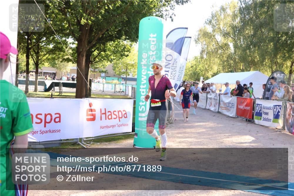 07.09.2025 - 19. Norderstedt Triathlon Zöllner http://msf.ph/oto/8771889 07.09.2025 16:47:15 Ziel 1069, 1581, 1611 meine-sportfotos.de